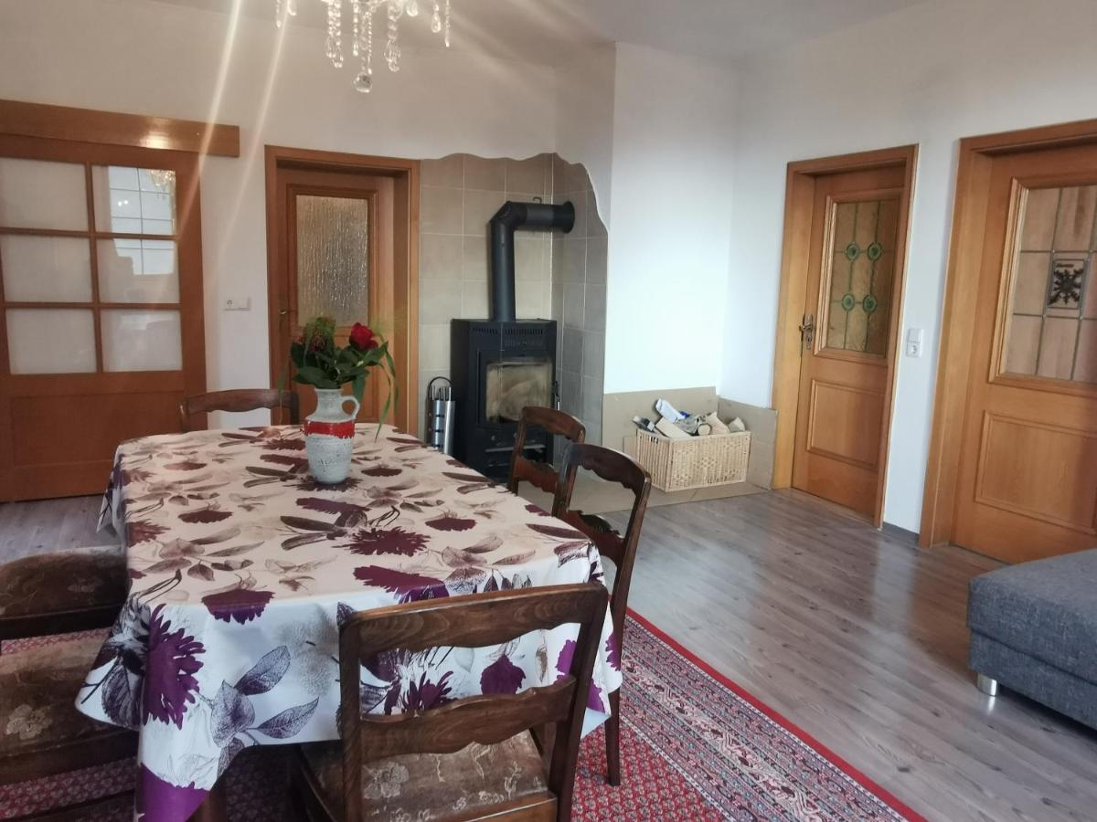 Ruhige Ferienwohnung Im Gutshaus Niederorschel Exteriér fotografie
